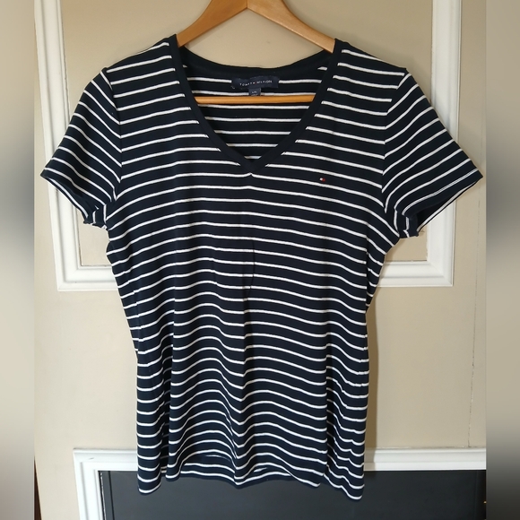 Tommy Hilfiger‎ V Neck Tee Women's Size Large - Picture 2 of 7